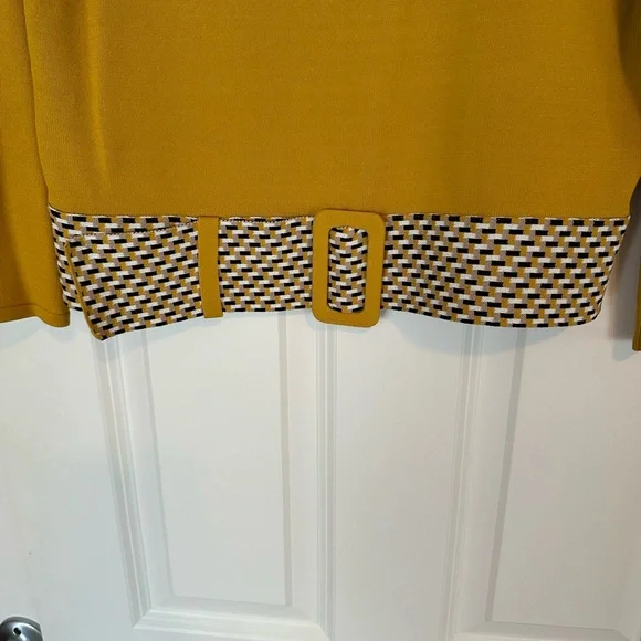 Eve Mendes vintage styled sweater. Size large - Picture 3 of 4